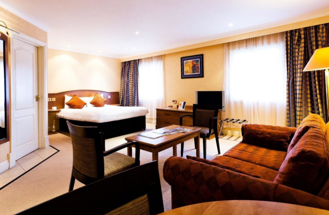 Superior Bedroom Mercure Tunbridge Wells superior room at Mercure Gloucester Bowden Hall